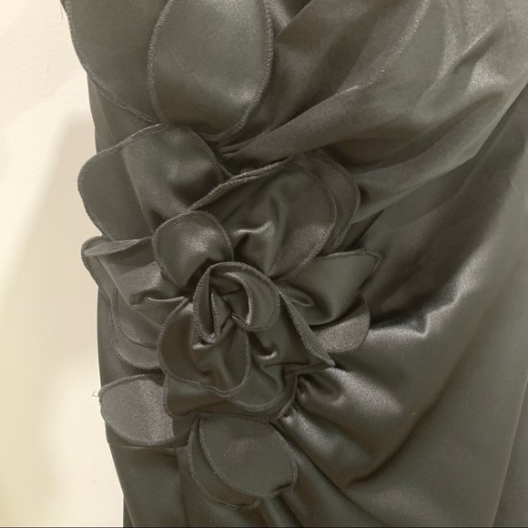 RW&Co short black satin dress with floral design - Picture 2 of 4